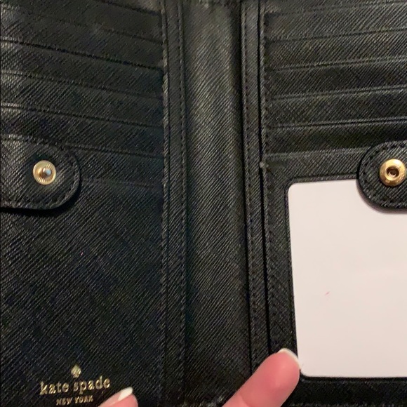 Kate Spade Floral Wallet .....120.00 - Picture 2 of 4
